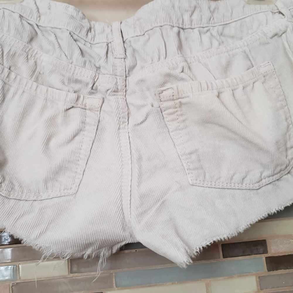 🌠Roxy🌠 cream stretch cotton shorts - Picture 3 of 4